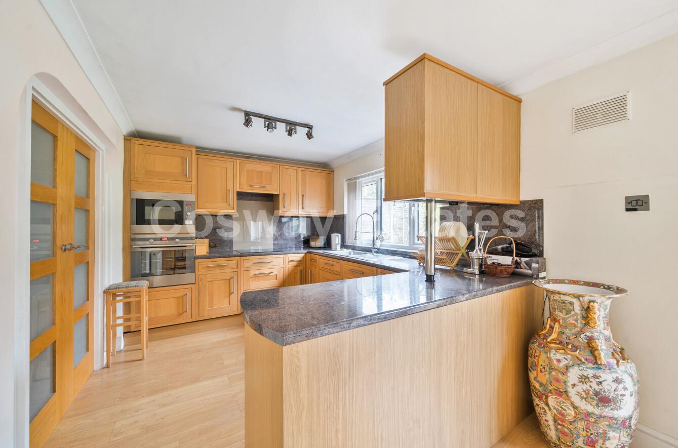 Stoneyfields Gardens, Edgware, HA8, Edgware